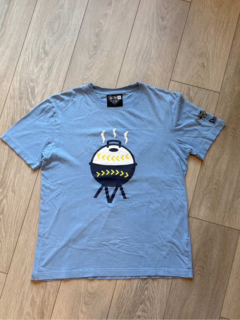 New Era Men's Medium Milwaukee Brewers Grill Graphic T-Shirt Blue 2023 MLB